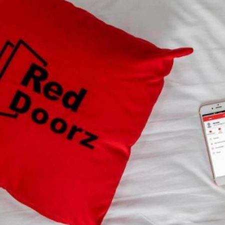 Отель Reddoorz At Gatot Subroto Lampung Бандар-Лампунг Экстерьер фото