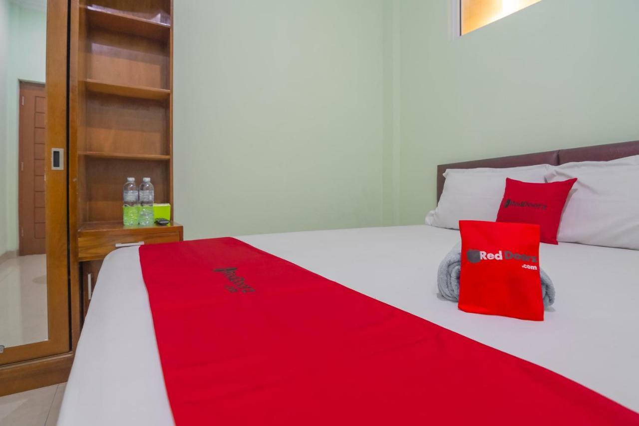 Отель Reddoorz At Gatot Subroto Lampung Бандар-Лампунг Экстерьер фото