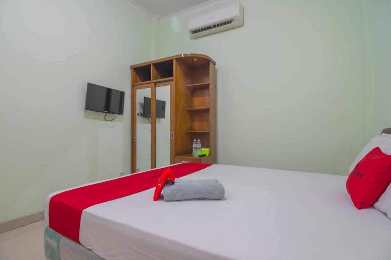 Отель Reddoorz At Gatot Subroto Lampung Бандар-Лампунг Экстерьер фото